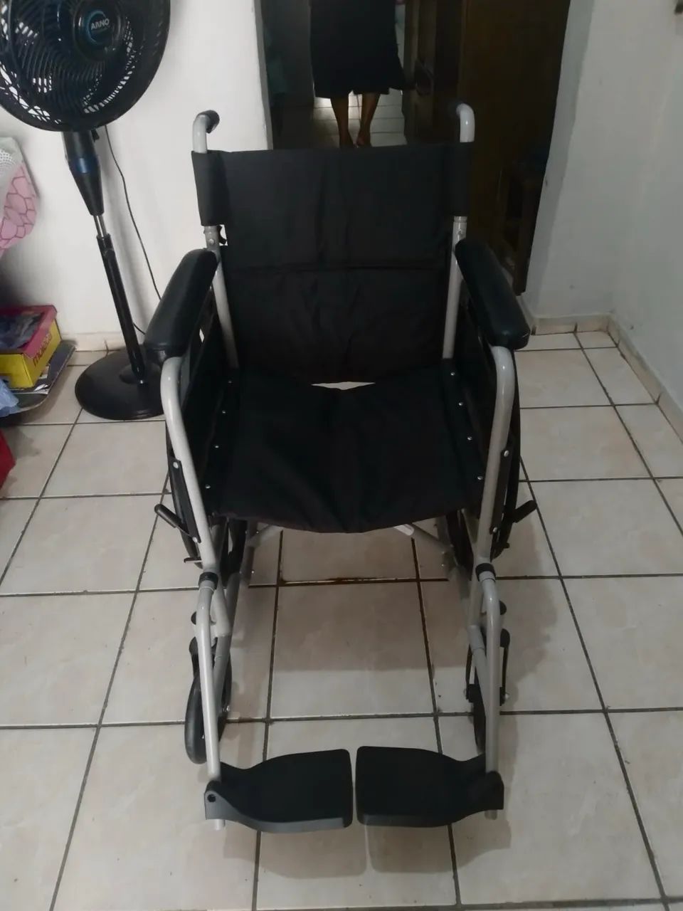 Cadeira de rodas nova  - Foto 3