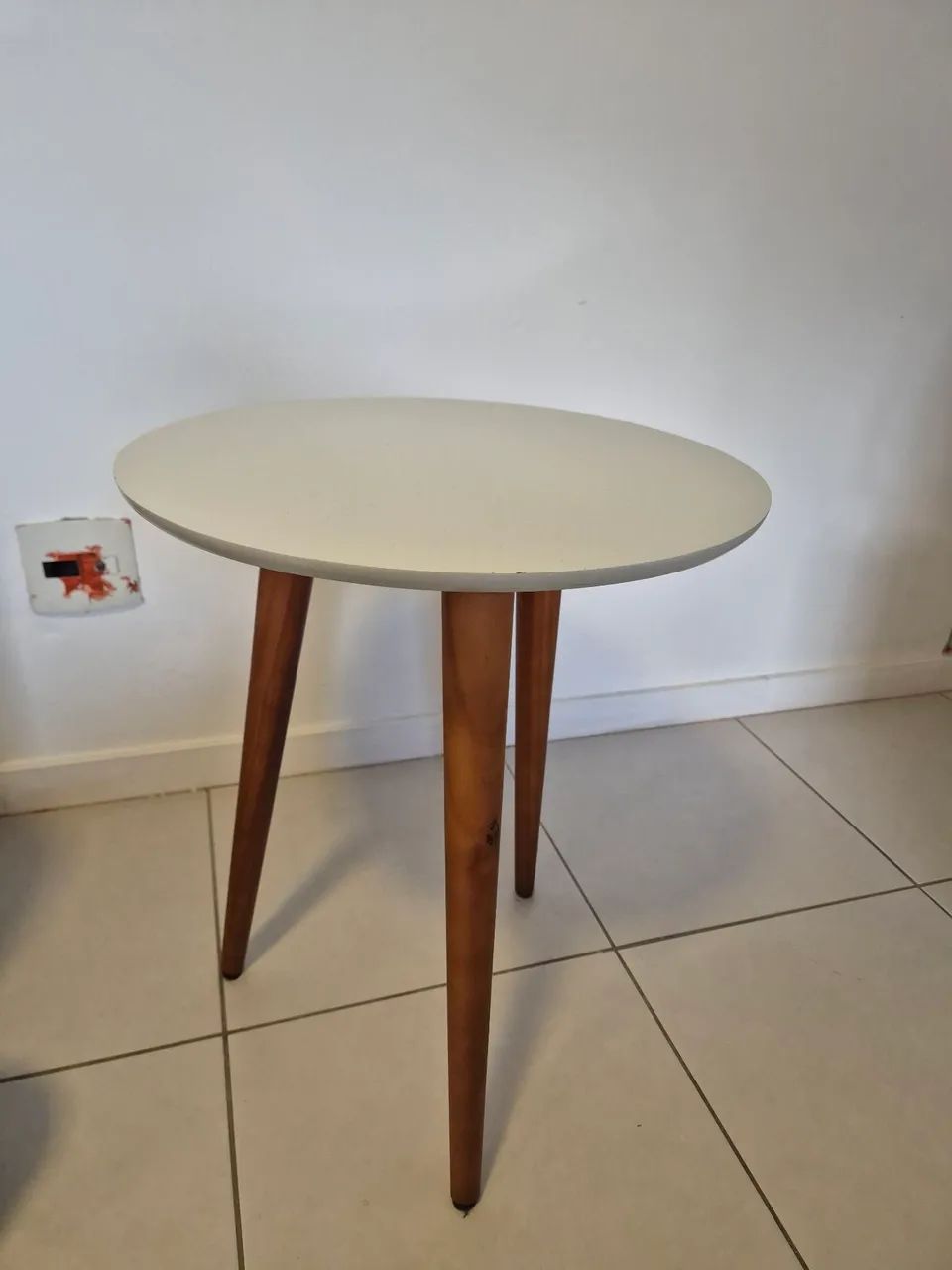 Mesinha branca moderna