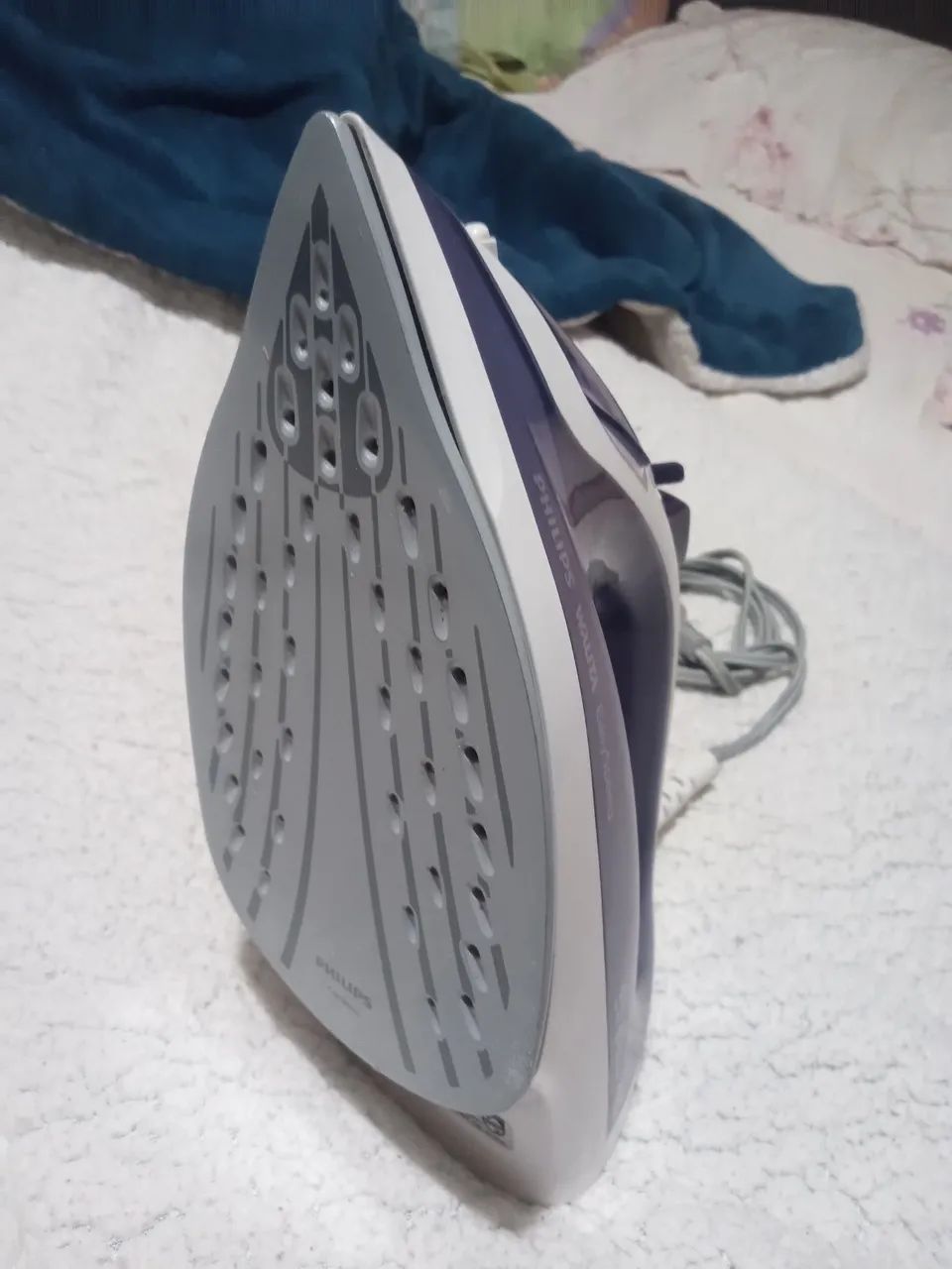 Ferro de passar roupa da marca Philips a vapor e a seco - Foto 3