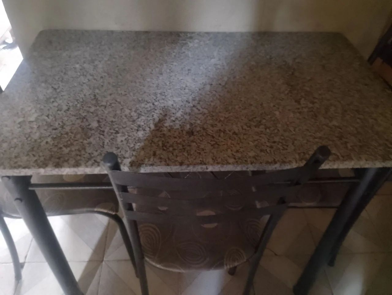 Mesa de mármore com 4 cadeira - Foto 2