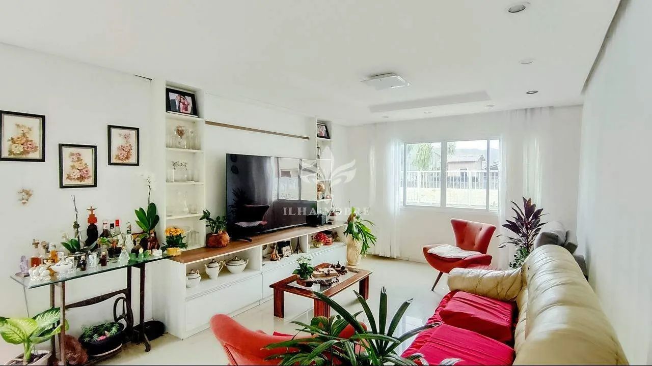 Casa mobiliada de 400 m² com piscina e vista para o mar em Cacupé