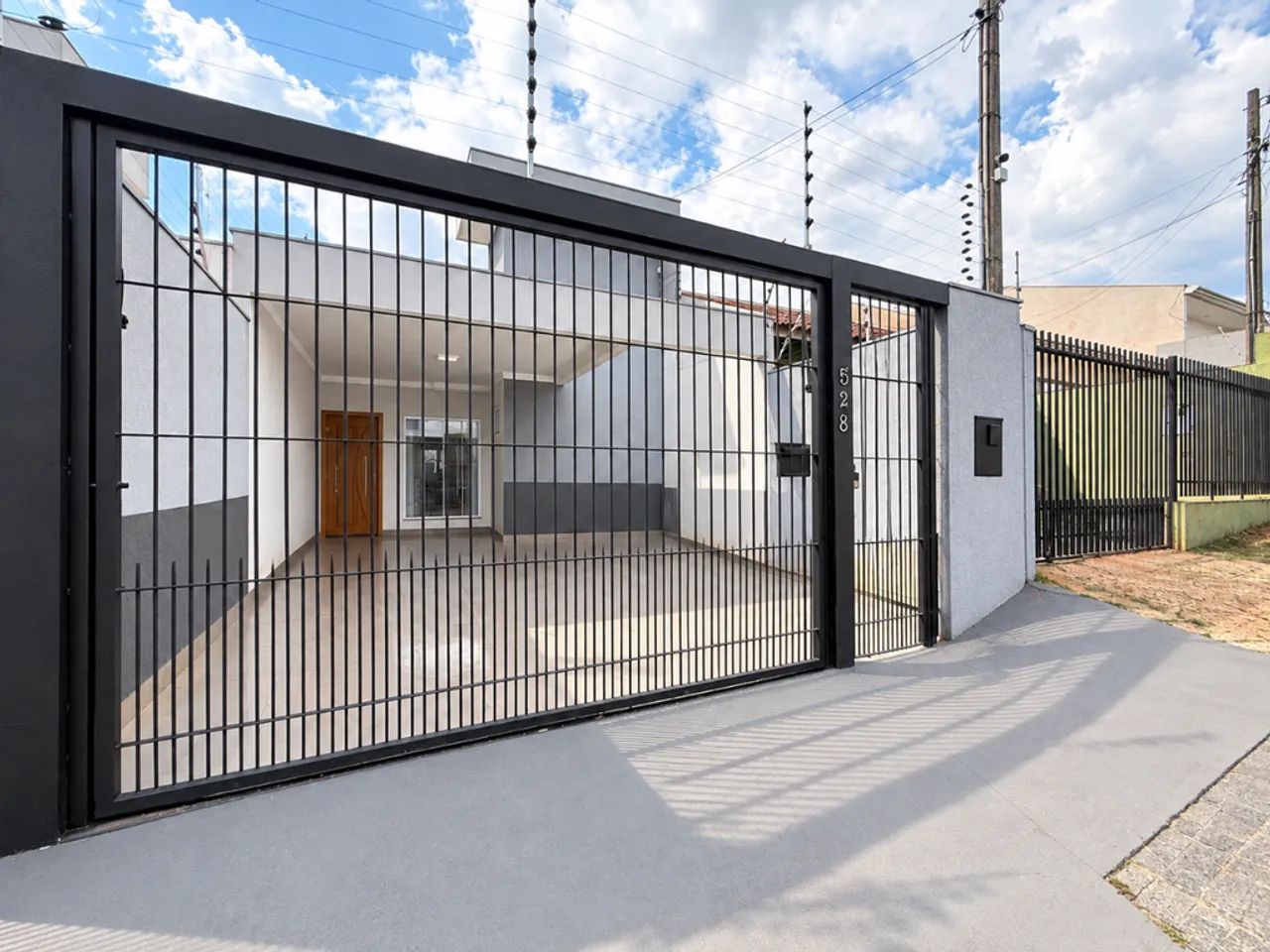 Casa à venda em Maringá, Parque das Laranjeiras, com 3 quartos, com 92.51 m²