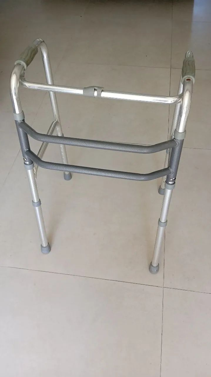 Vende-se Andador Articulado - Foto 5