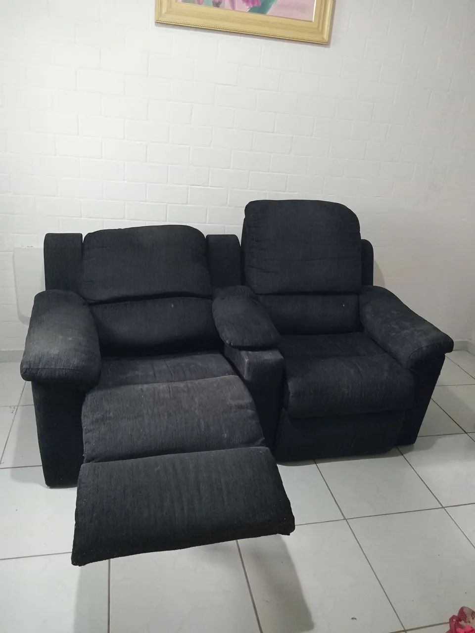 Comfortable reclining sofa that converts into a bed471886740912220160