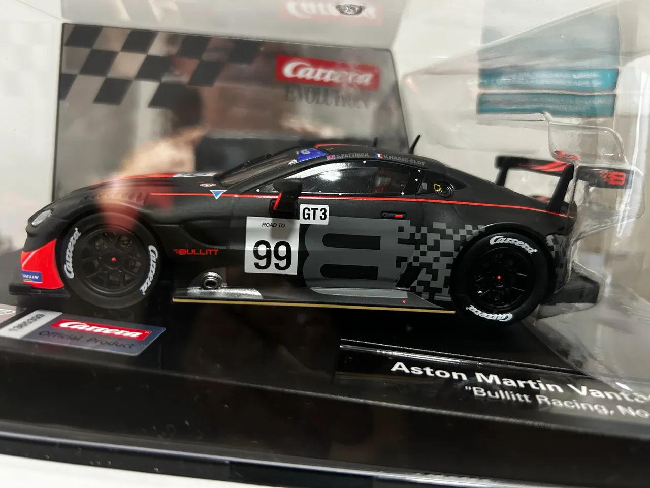  Carrinho Autorama Carrera Aston-Martin Vantage GT3 Bullitt 1:32 Scale Evolution 