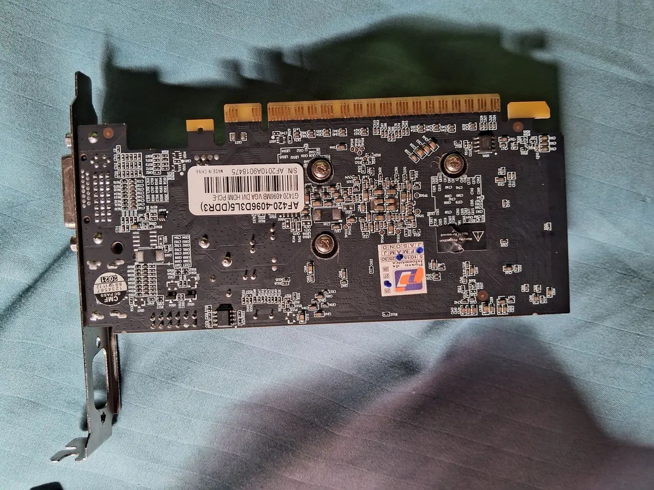 Placa de Vídeo GT420 4gb Ddr3