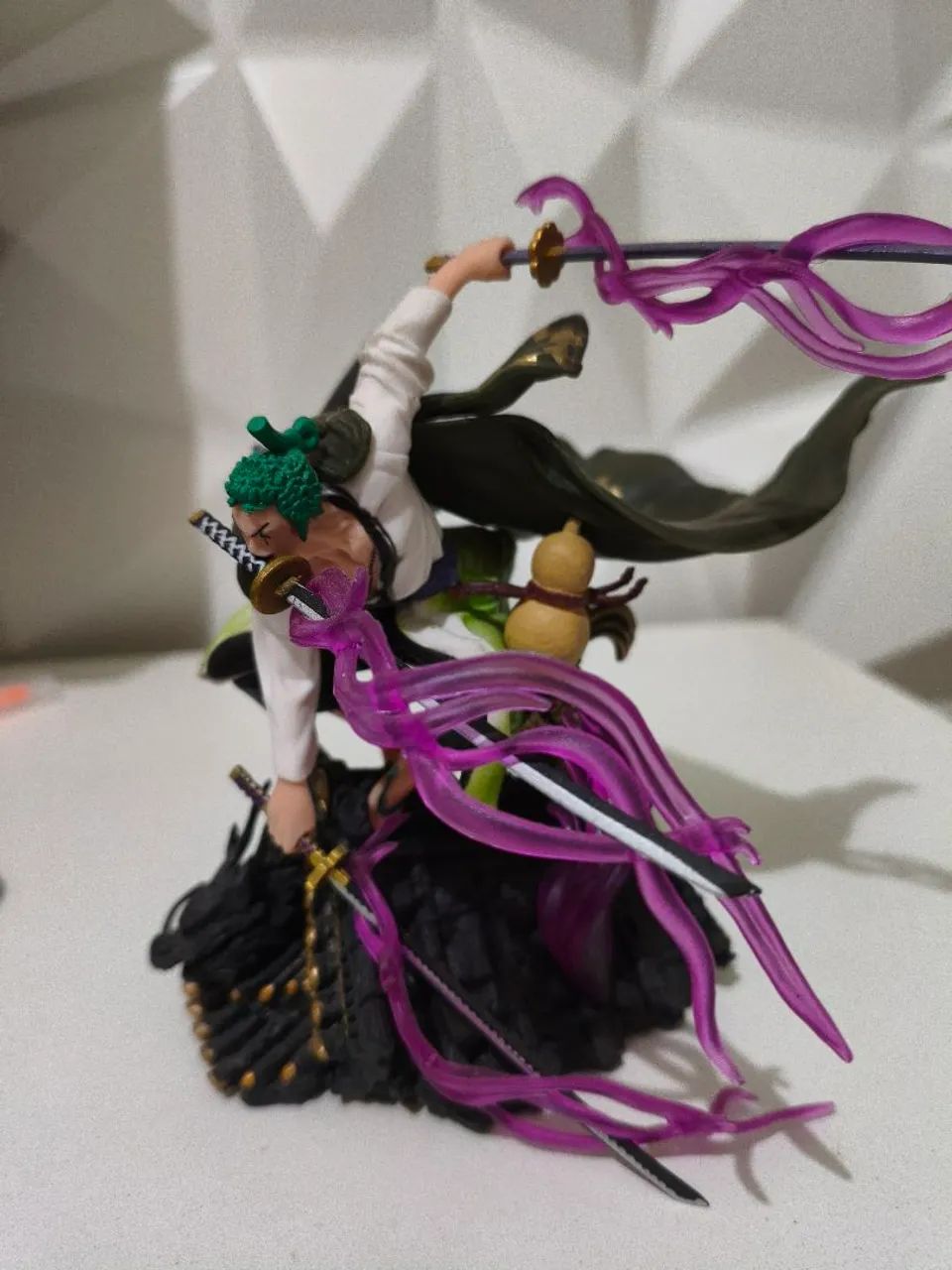 Action Figure Roronoa Zoro One Piece 3 Espadas + Base - Foto 2