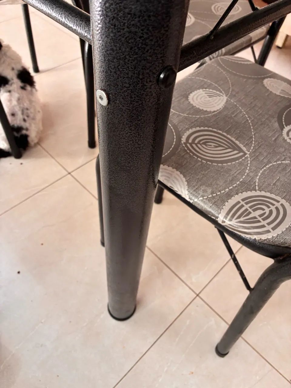 Vendo mesa de mármore com 4 cadeiras  - Foto 5