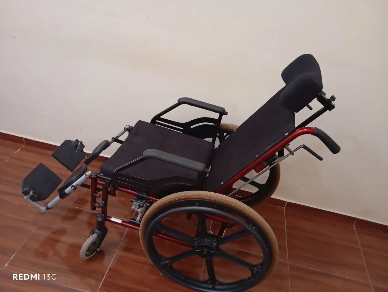 Cadeira de rodas com várias funções 