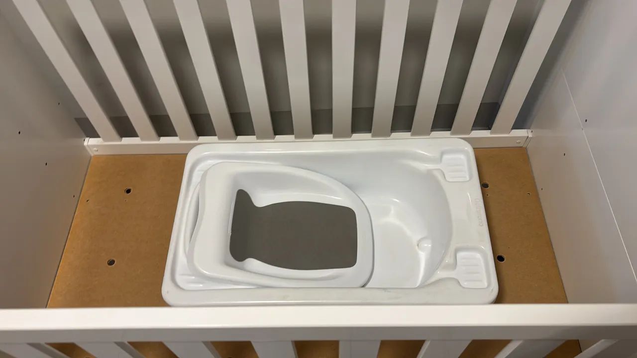 Kit guarda roupa Berço e banheira bebê  - Foto 3