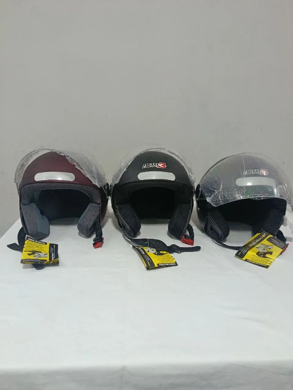 Capacete de moto pro Tork novo nunca usado ,vendo a  unidade ou lote .