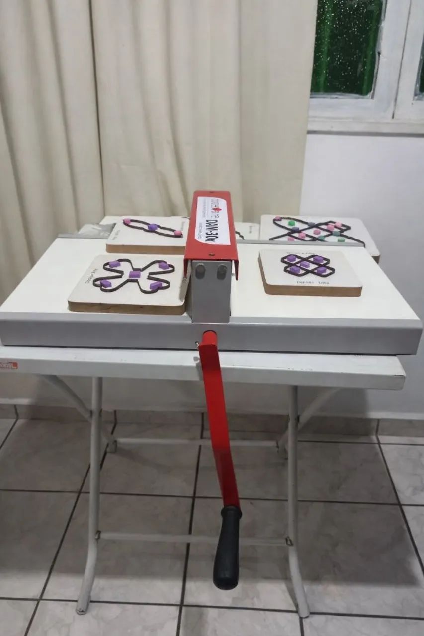 Máquina de Corte e Vinco 