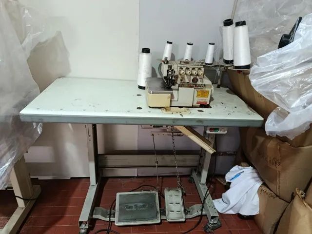 Máquina Overloque Industrial com Mesa e Pedal - Foto 2