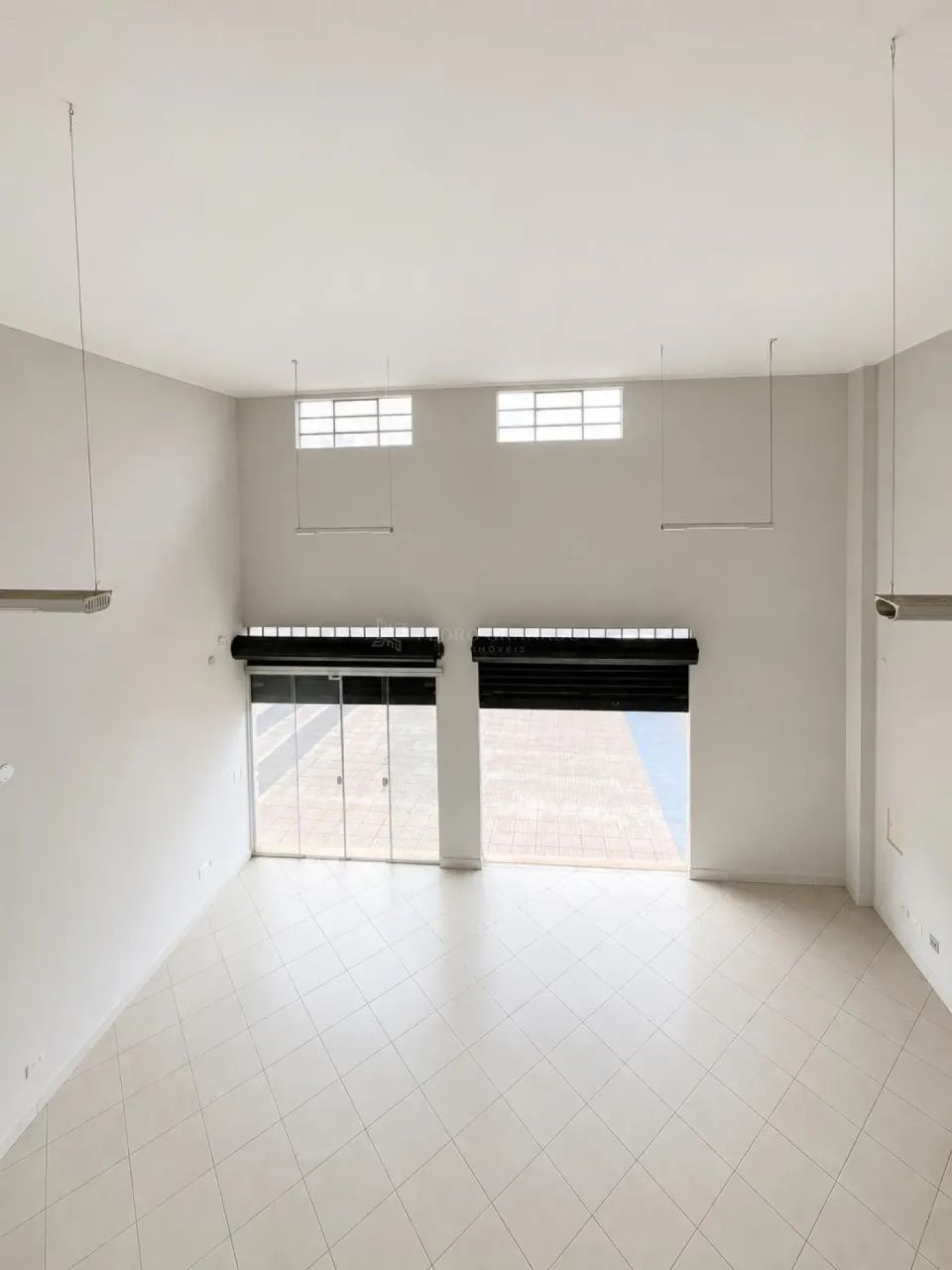 Ótimo Salão Comercial com amplo mezanino - Foto 4