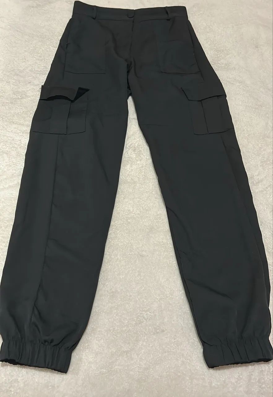 Calça preta com bolsos cintura alta  - Foto 3