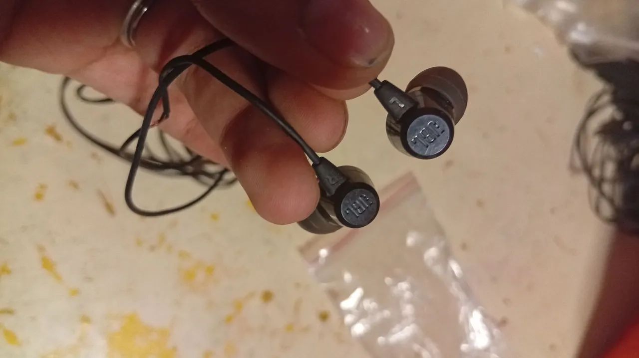Fone de ouvido JBL com fio e microfone, P2, funcionando - Foto 2
