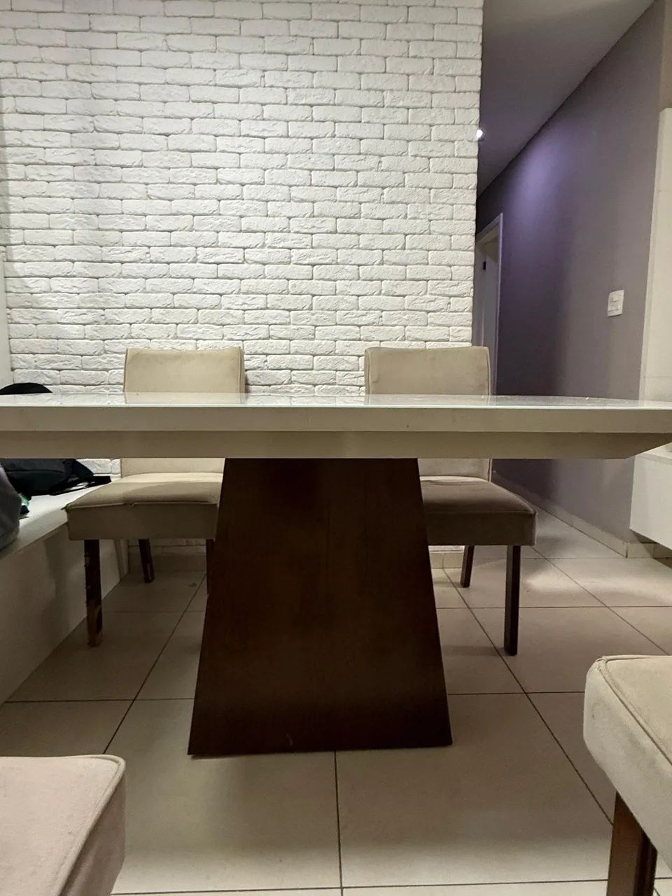 VENDO MESA JANTAR COM 5 CADEIRAS - Foto 3