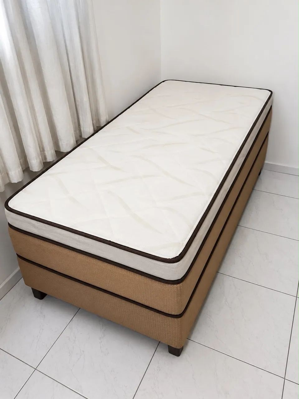 Vendo cama de solteiro em perfeito estado ! 