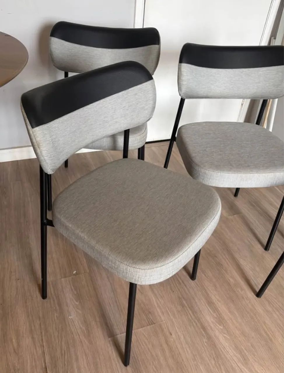 4 CADEIRAS DE JANTAR ESTOFADAS