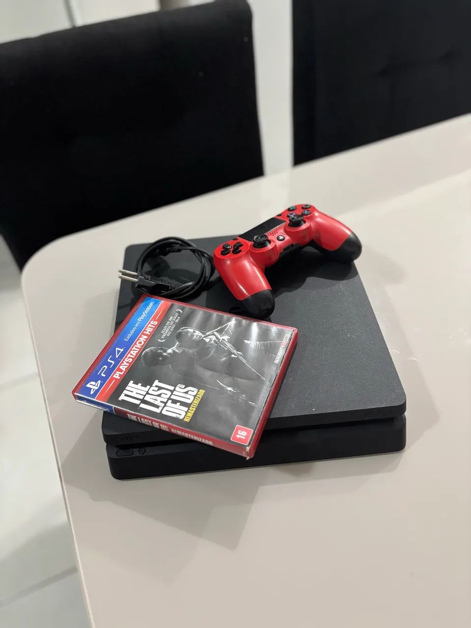PlayStation 4 slim 