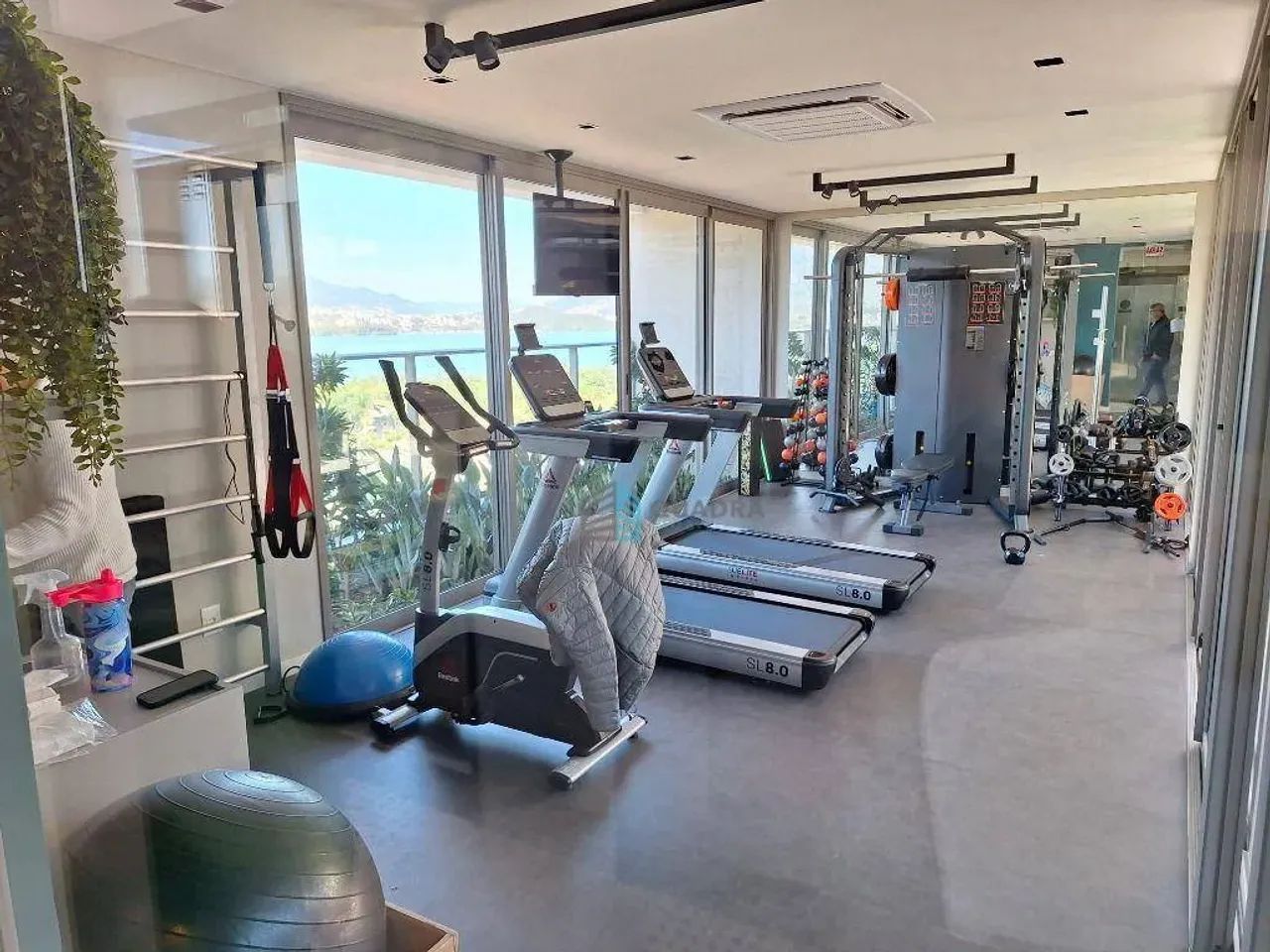 Apartamento com 3 Suítes à Venda no bairro Cacupé, Florianópolis !!