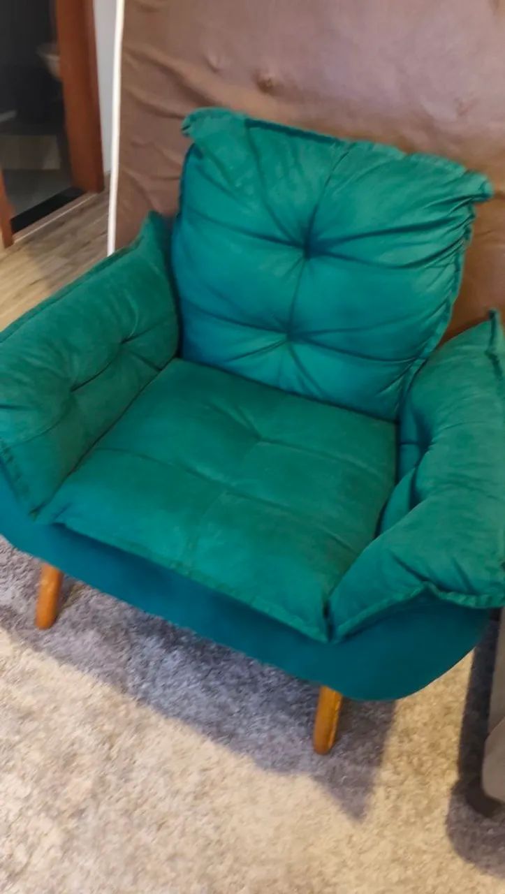 Poltrona aveludada verde 