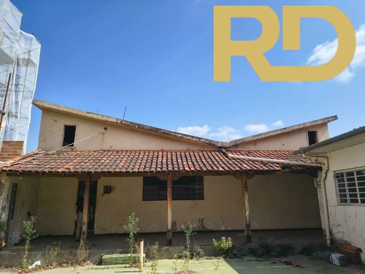 Casa 3 quartos, barracão nos fundos e loja comercial no Bairro Esplanada com Habite-se - Foto 2