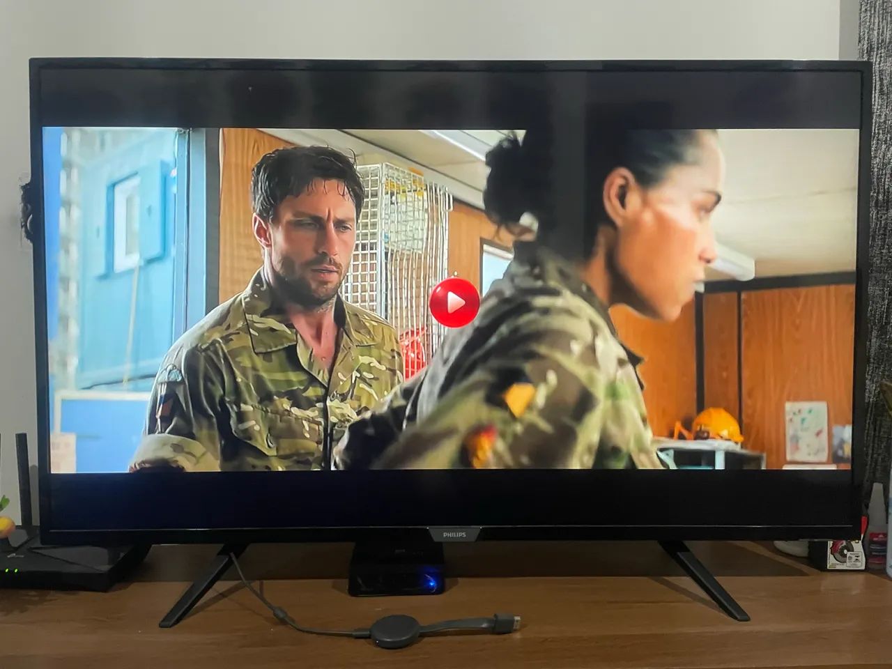 Tv Phillips 43 polegadas + chromecast g3 - Foto 4
