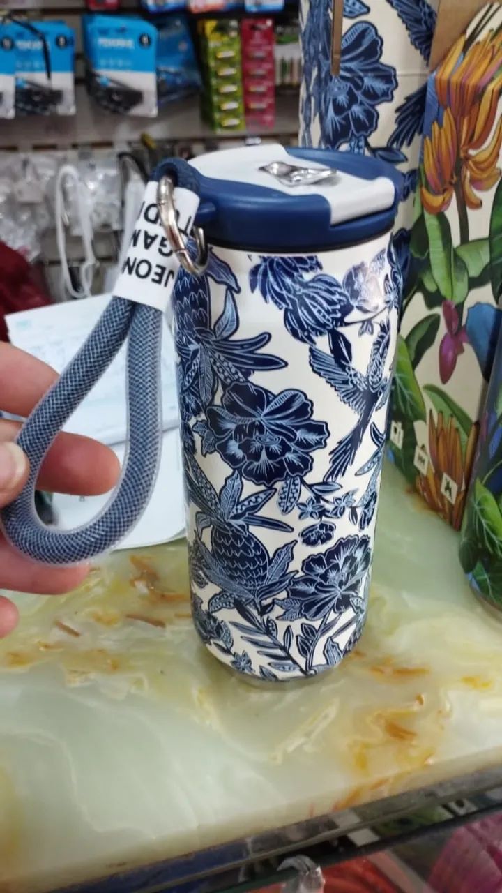 Garrafa térmica estampada 