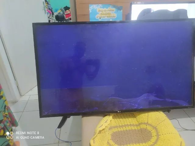 Vendo 2 tv com a tela quebrada  - Foto 2