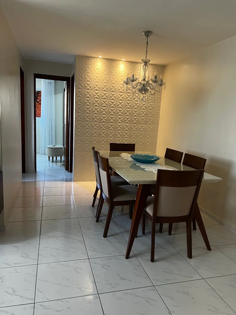 Mesa + 6 cadeiras madeira maciça 