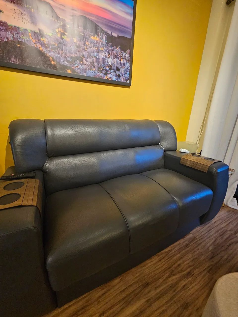 Sofá preto 3 lugares - Foto 4