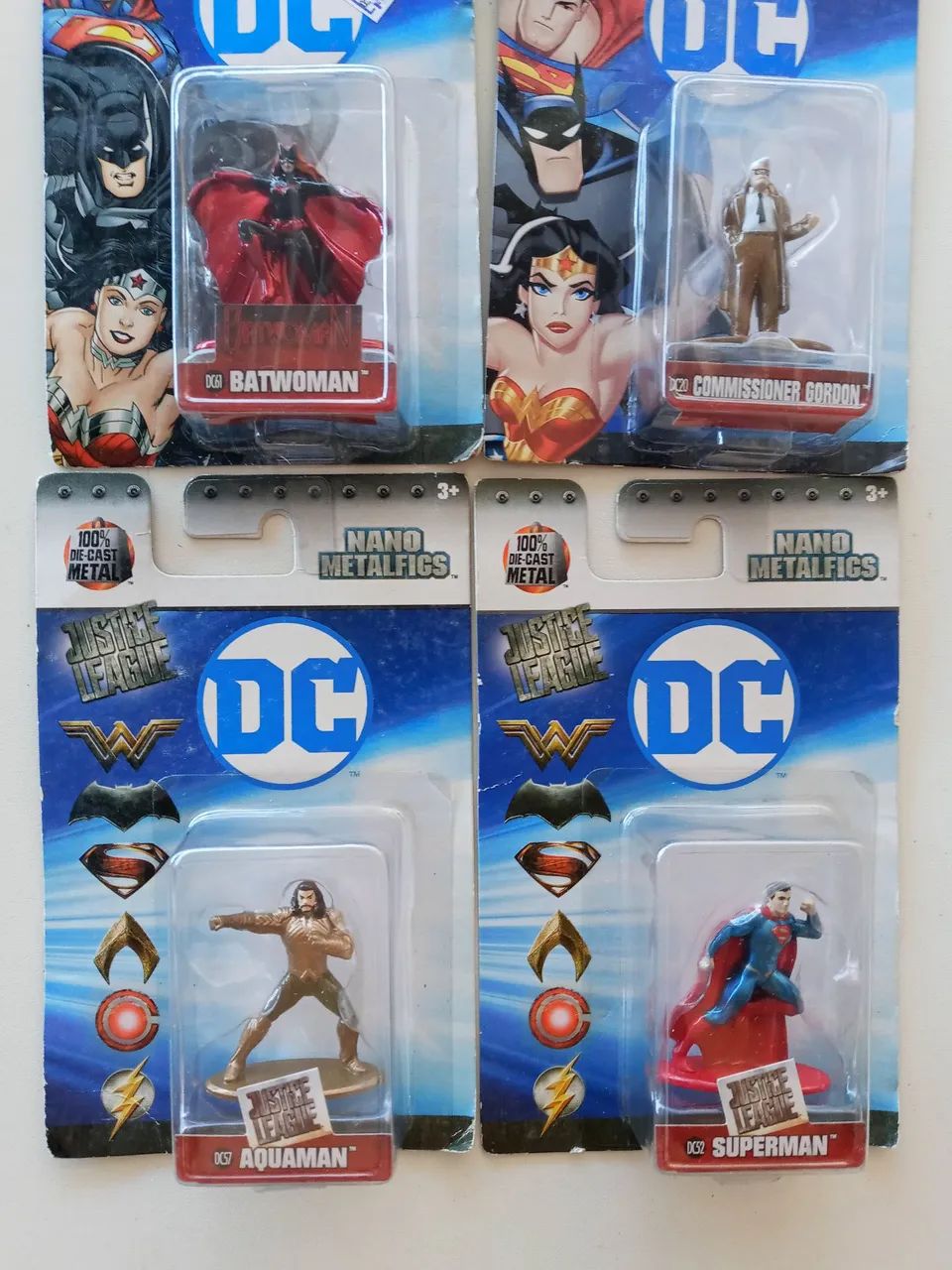 4 metalsfigs de super herois - Foto 3