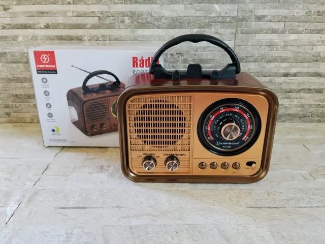 Radio Portátil Bluetooth com Lanterna FM e Pendrive