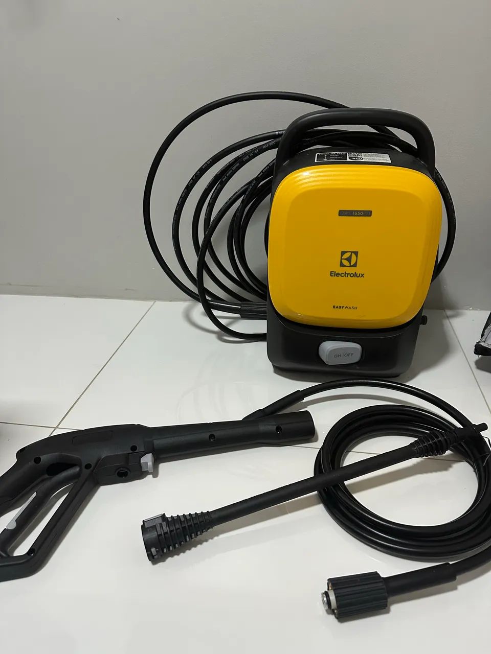 Lavadora de alta pressão eletrolux e acessórios