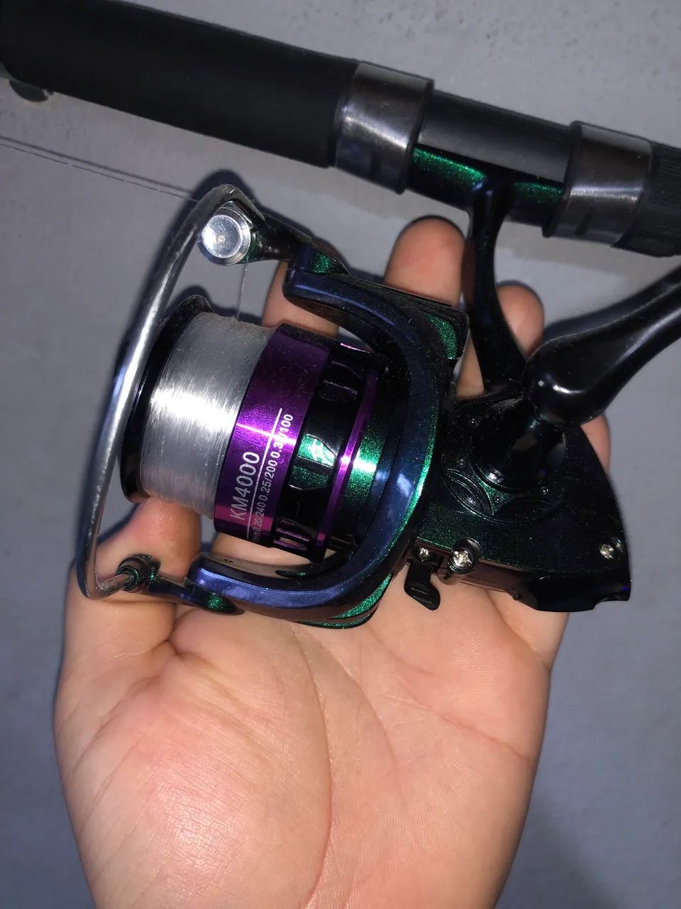 Vara de pesca com molinete - Foto 2