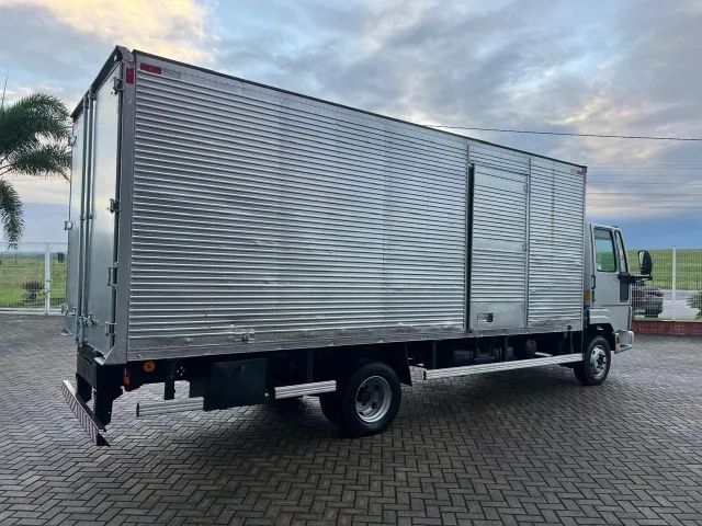 Ford Cargo 815E ano 2012 com Baú Seco  - Foto 4