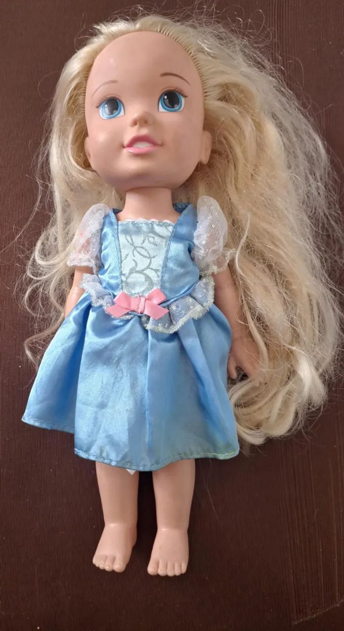Lote brinquedos bonecas Disney Cinderela e Rapunzel - Foto 3