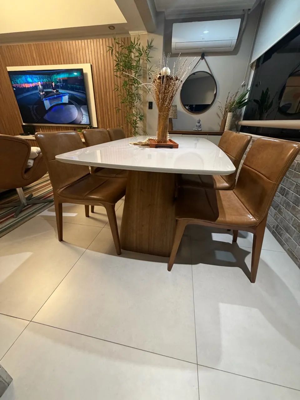 Mesa de jantar com 6 cadeiras 