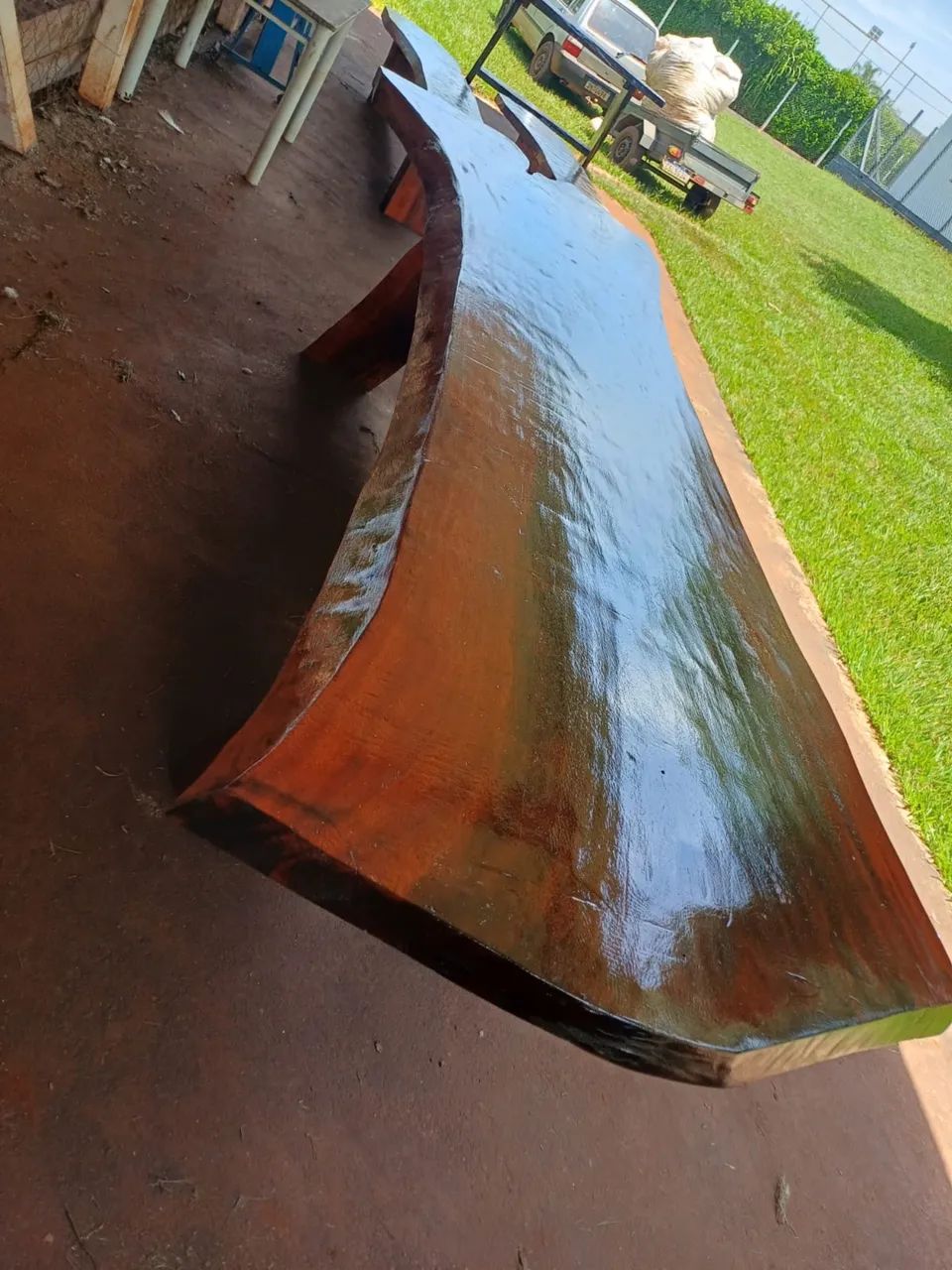 Vende-se Mesa Rústica de Madeira 