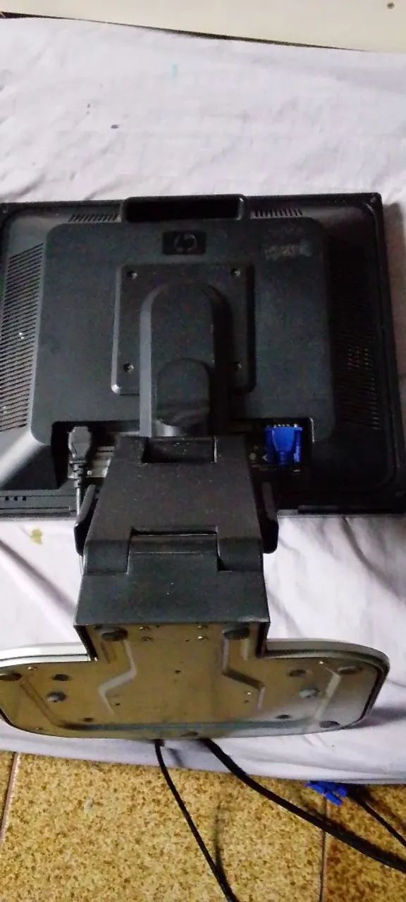 Monitor Hp Compaq La1951g usado - Foto 3