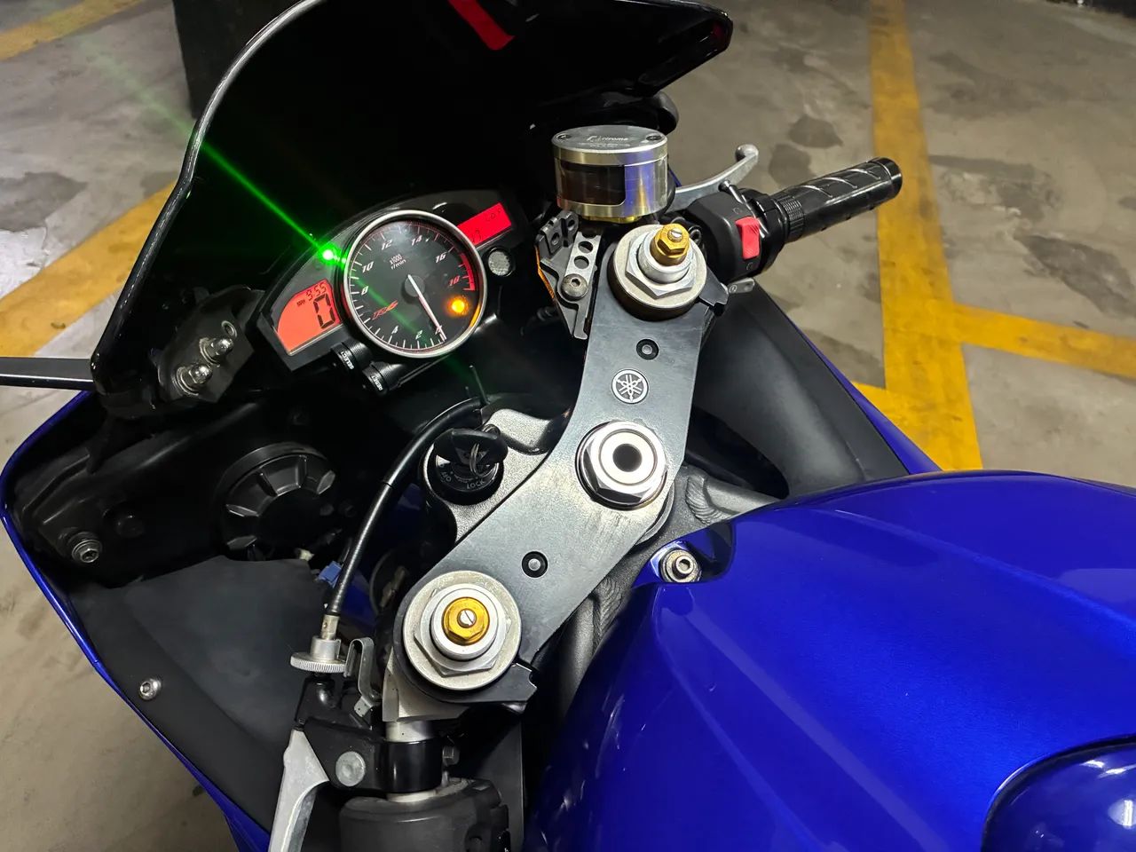 Yamaha R6 - Foto 3