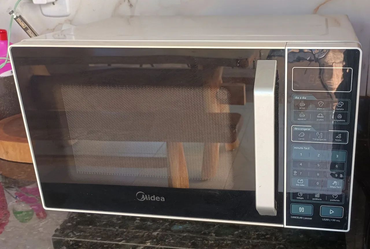 Micro-ondas Midea MRAS22 20 Litros - Branco/Preto - 220V
