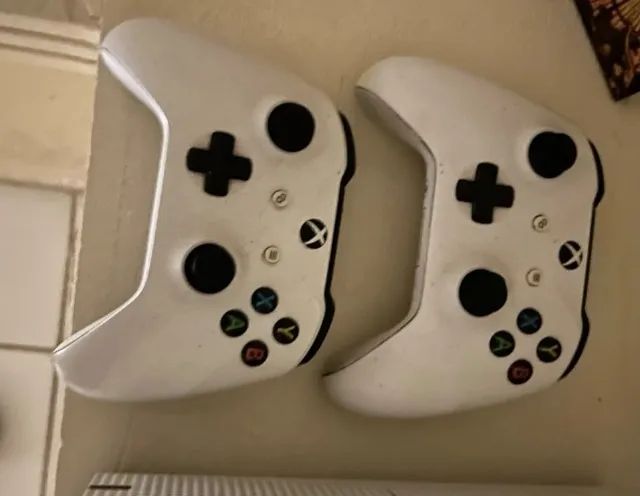 X - BOX ONE 1T  + 2 CONTROLES 