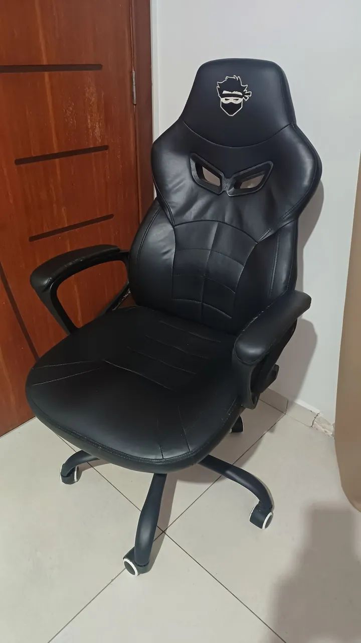 Cadeira gamer semi nova
