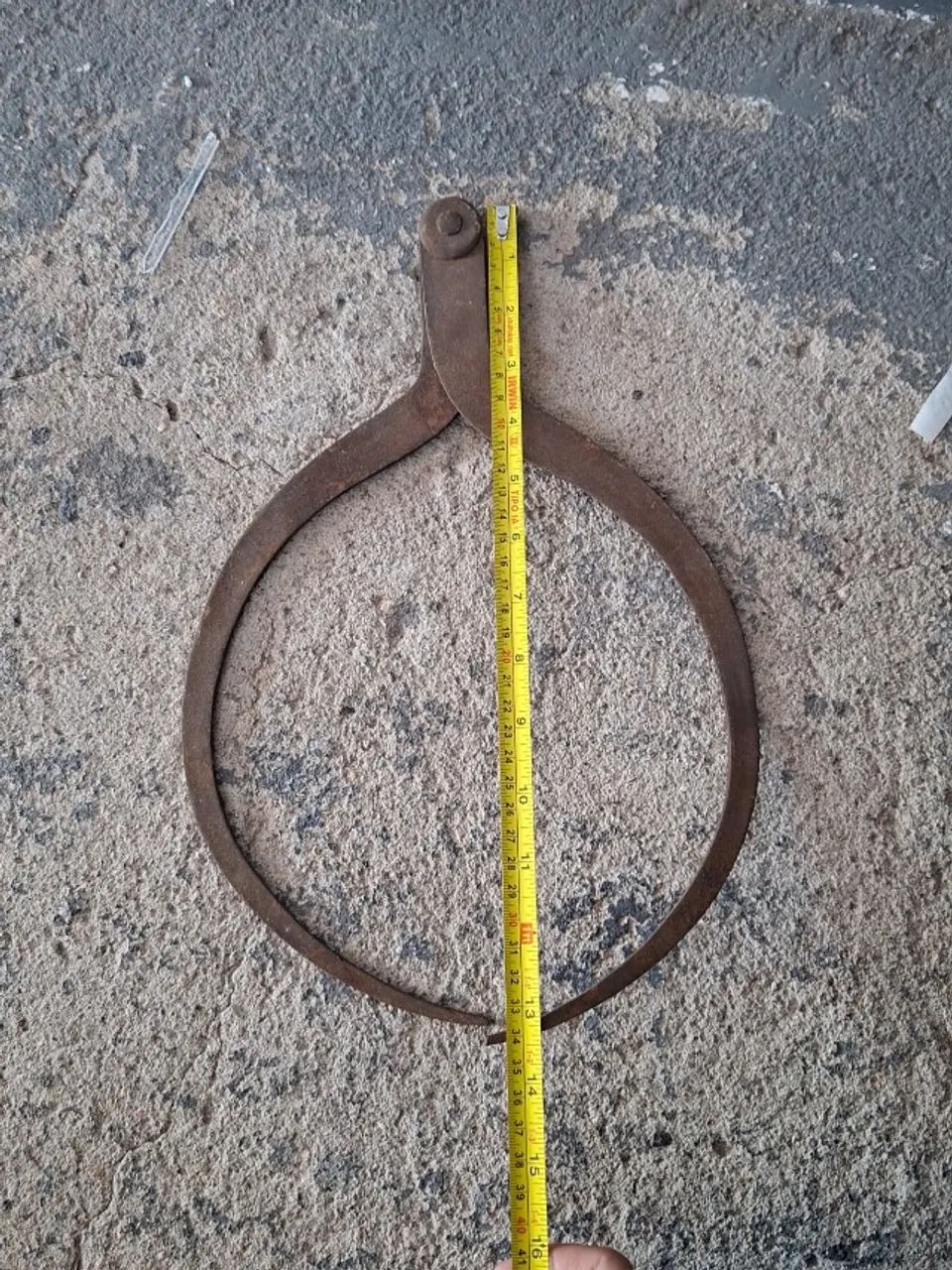  Compasso externo vintage de ferro forjado. - Foto 3