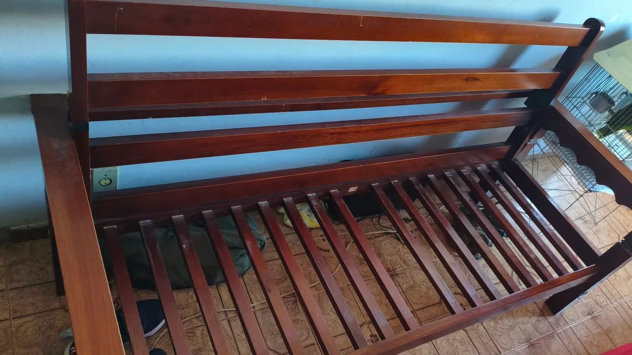 Sofá de madeira e 2 poltronas  - Foto 3