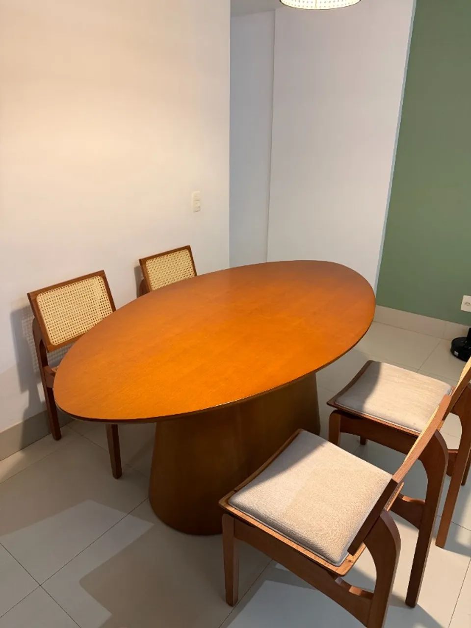 Mesa com 4 cadeiras