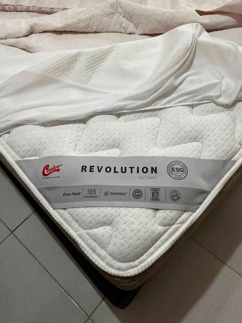 Cama Queen nova