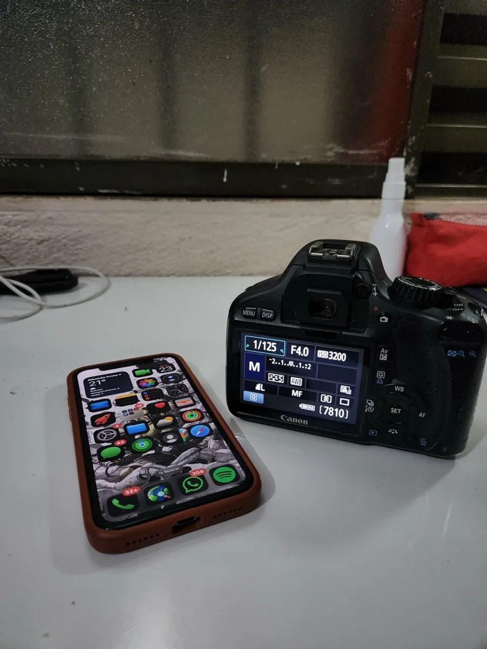 iPhone 11 Pro + Canon t2i (leia) - Foto 2